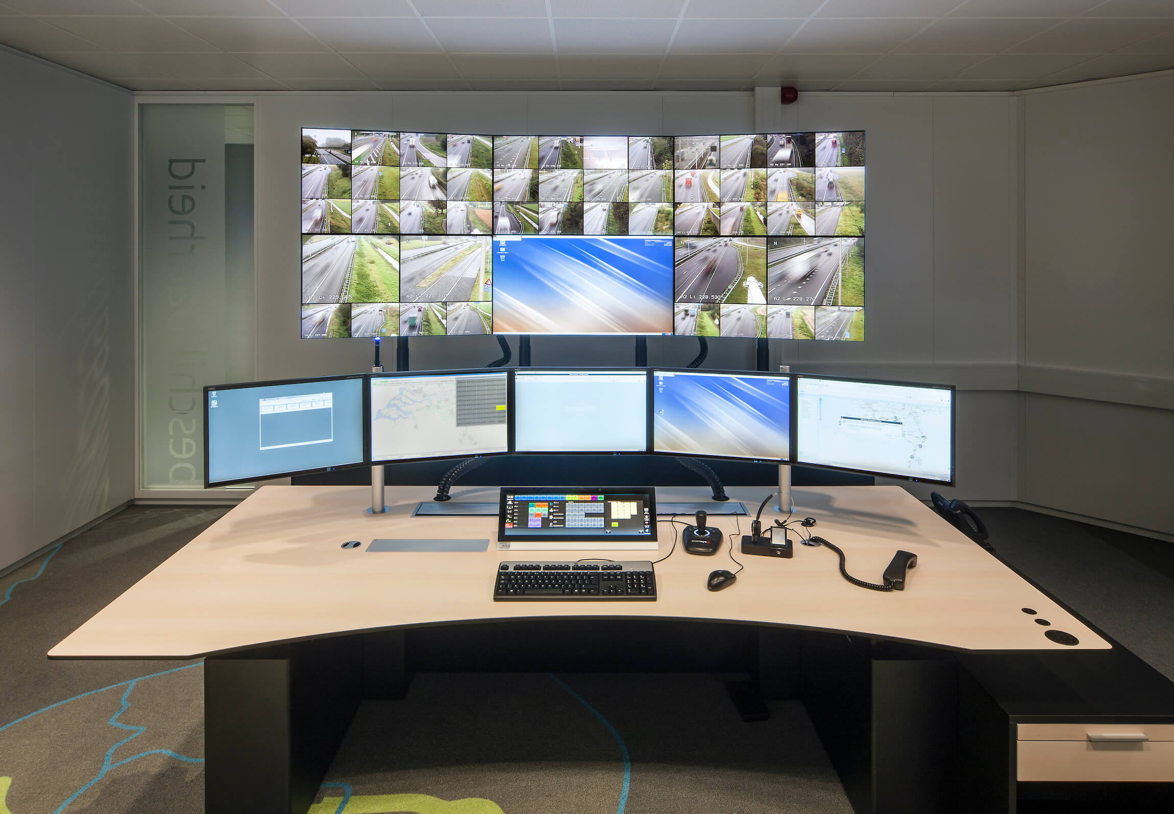 Monitor mounting videowall systems